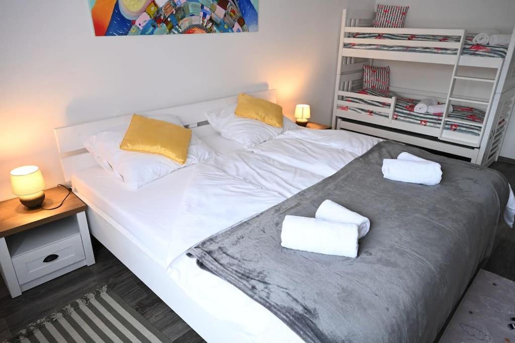 Rodinny Apartman U Broumovskeho Namesti Екстер'єр фото