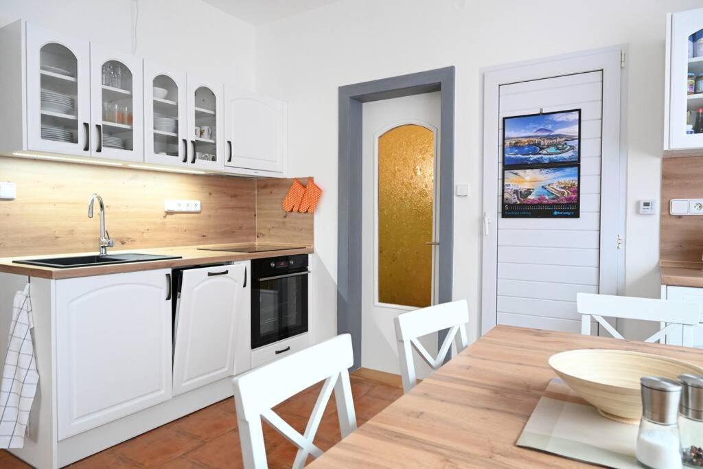 Rodinny Apartman U Broumovskeho Namesti Екстер'єр фото
